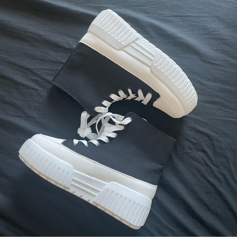 Platform sneakers, these would go well with many different outfits